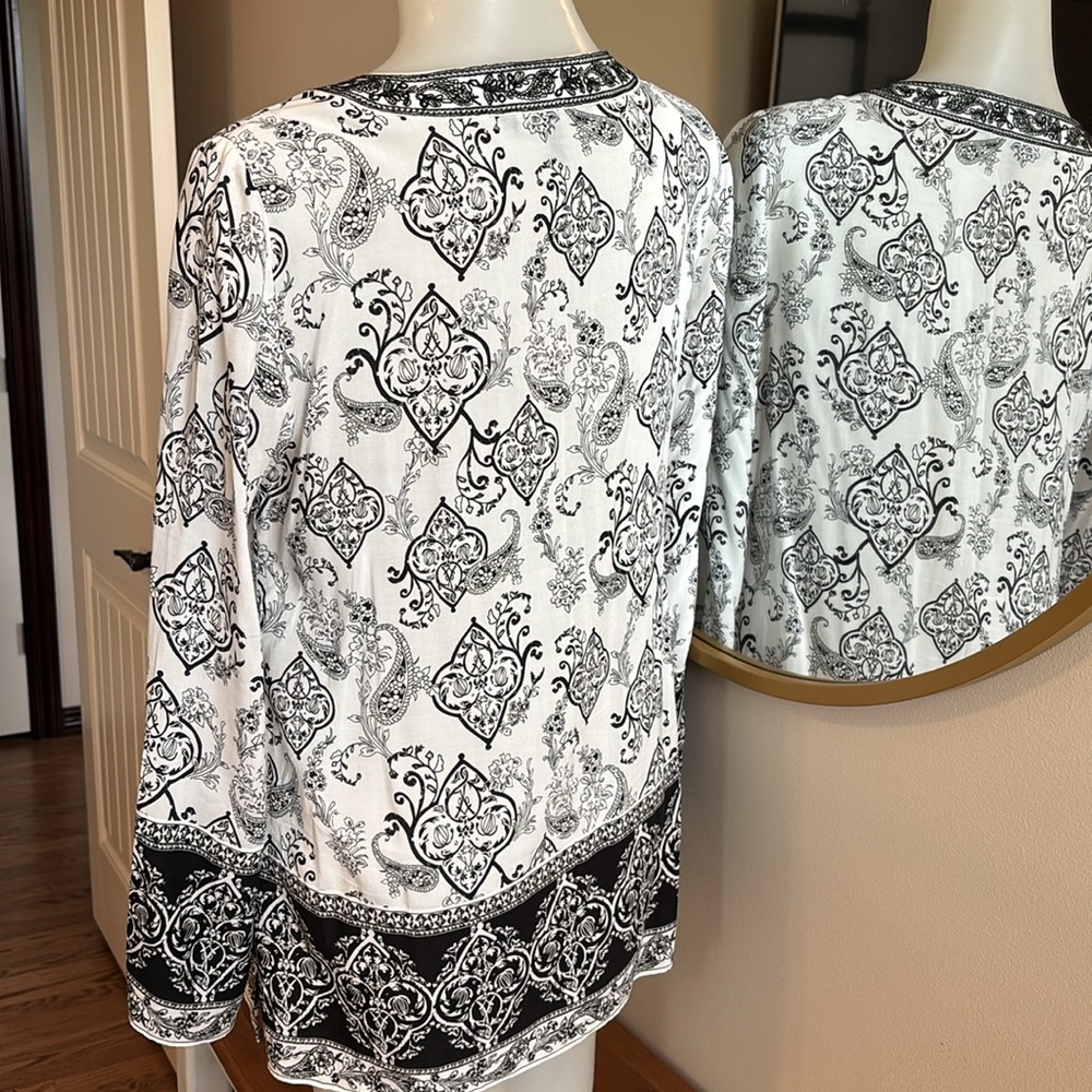WHBM tunic top. Black & White. Sz 6 - Picture 2 of 6